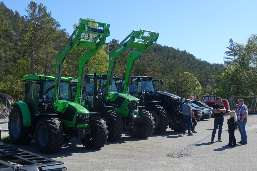 Deutz Fahr traktorar utstilt hjå Auto-Mek A.S.