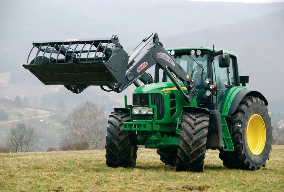 Stoll frontlastar montert på traktor