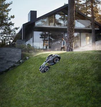 Husqvarna robotklippar på plen